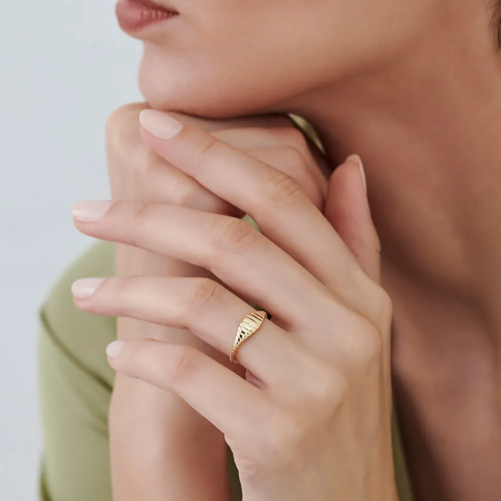 14k Minimalist Wave Signet Ring