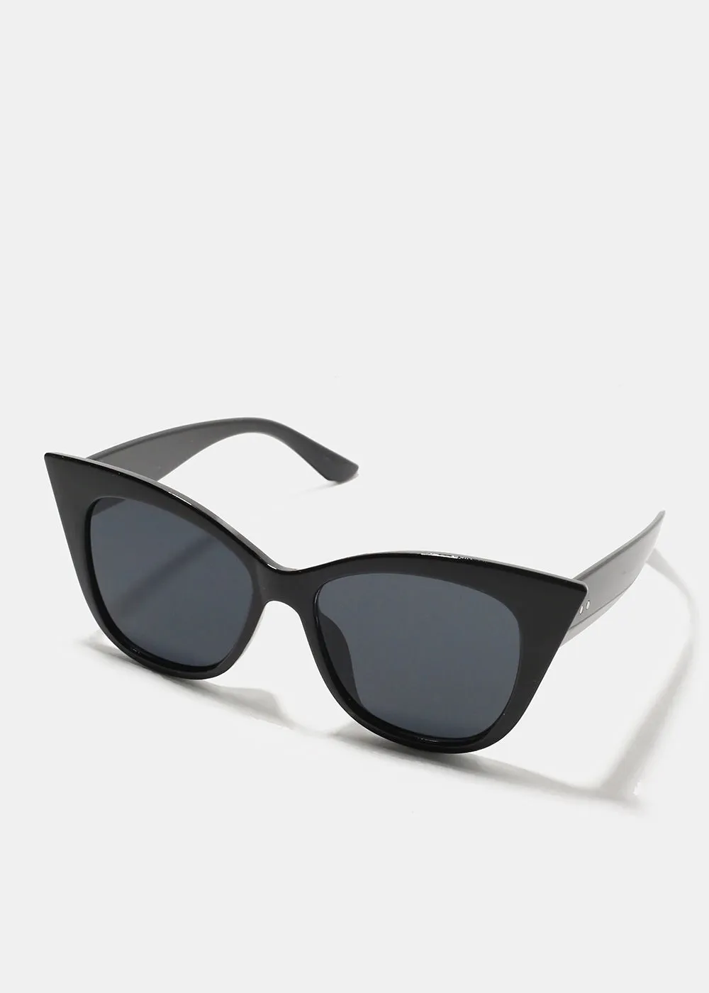 A  Oversized Cat Eye Sunglasses