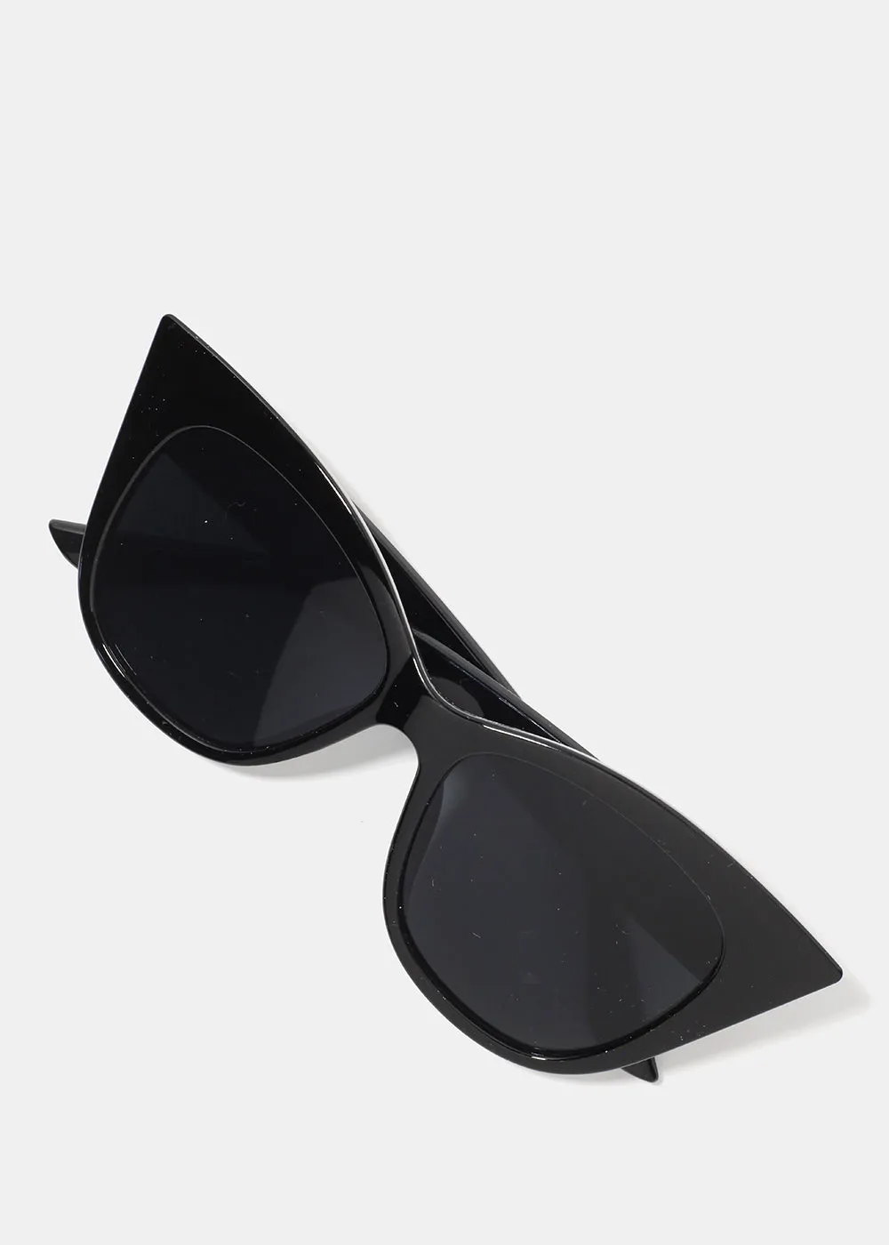 A  Oversized Cat Eye Sunglasses