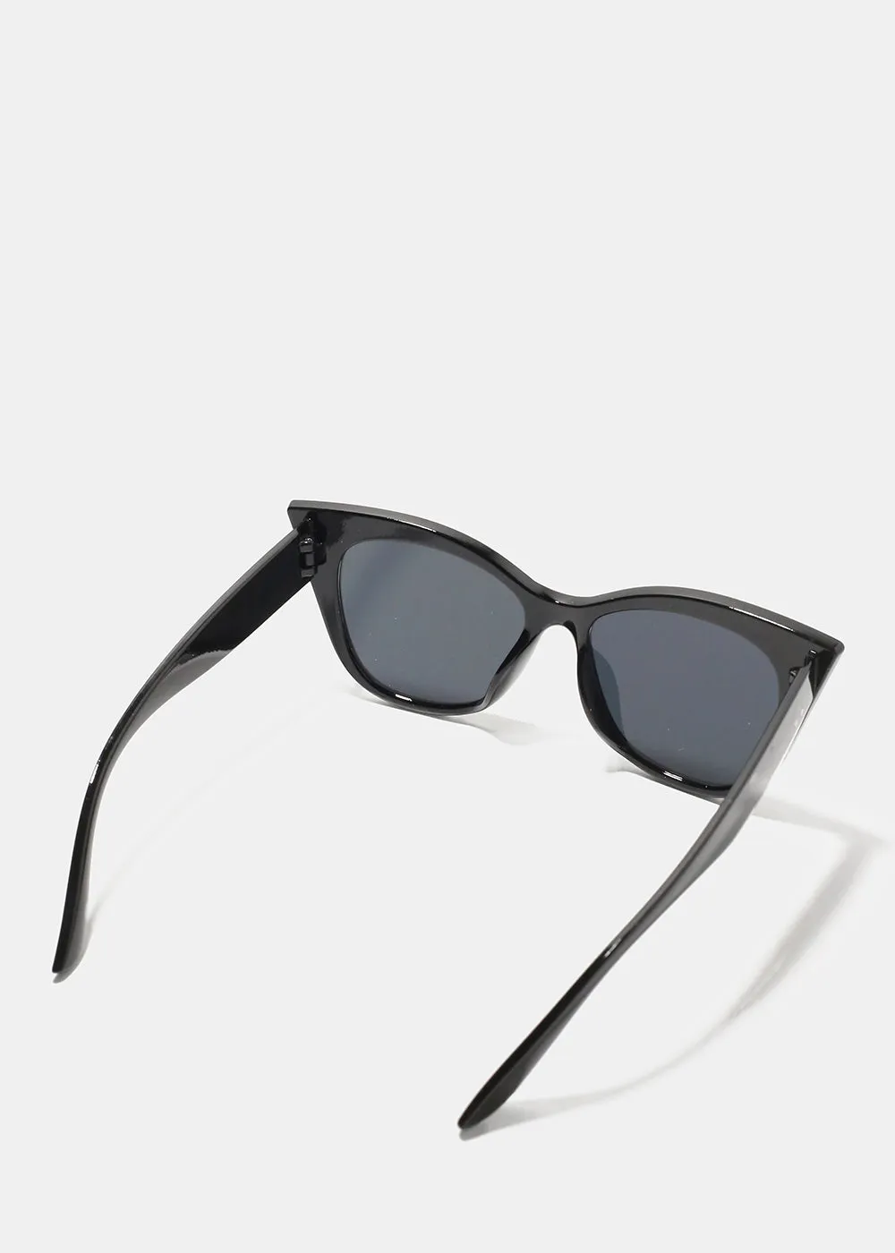 A  Oversized Cat Eye Sunglasses