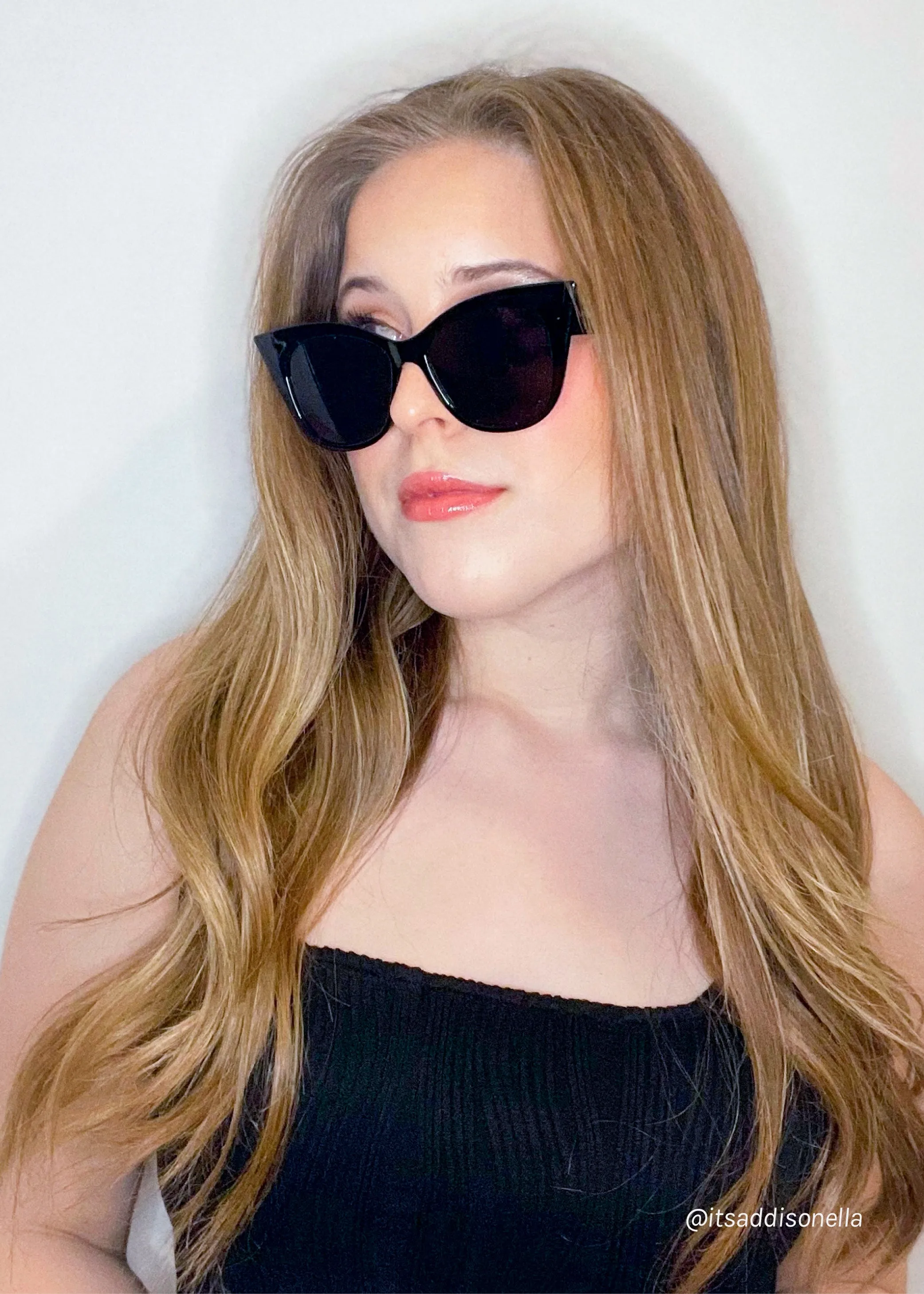 A  Oversized Cat Eye Sunglasses