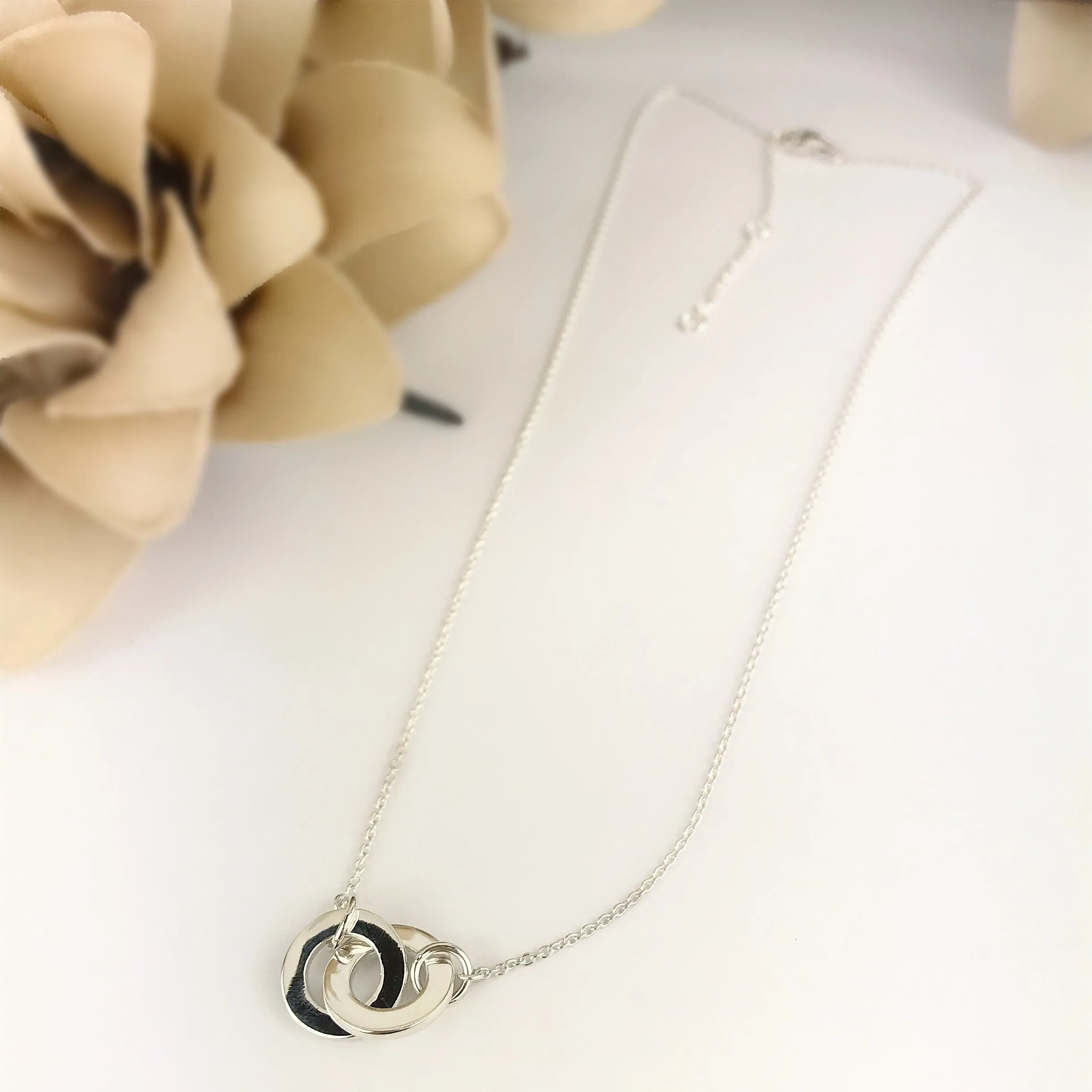 Interlocking Rings Necklace - SCHN813