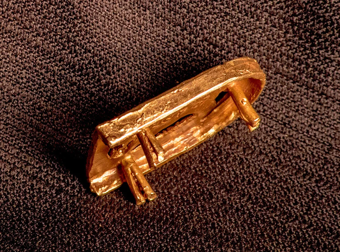 Norman belt tip with a horse - Y-66