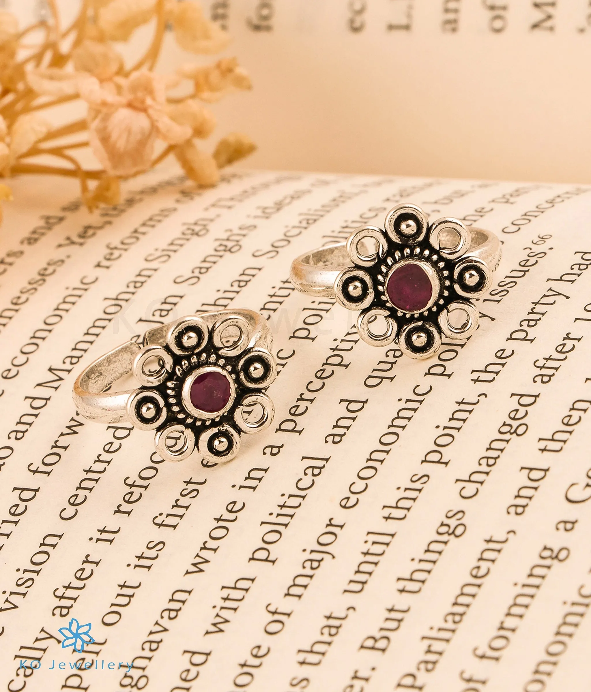 The Anandita Silver Toe-Rings (Red)